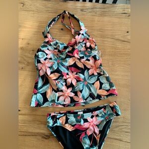 Aqua Couture Two Piece‎ Tropical Swimsuit Sage Green Peach Women’s L Preloved